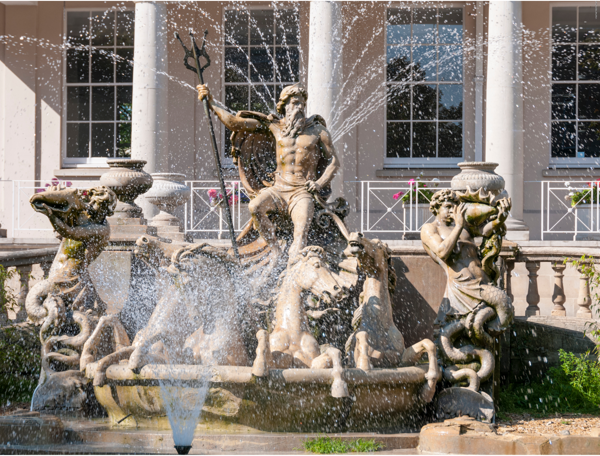 Fountain in front of a building adorned with statues