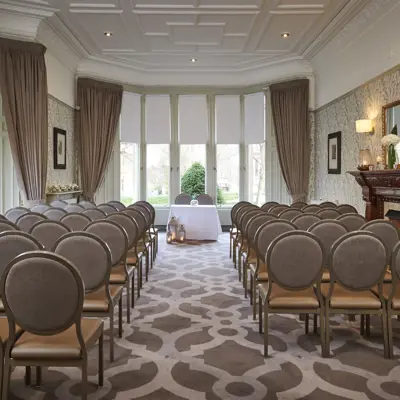 HDV Glasgow Weddings aisle with chairs (1)