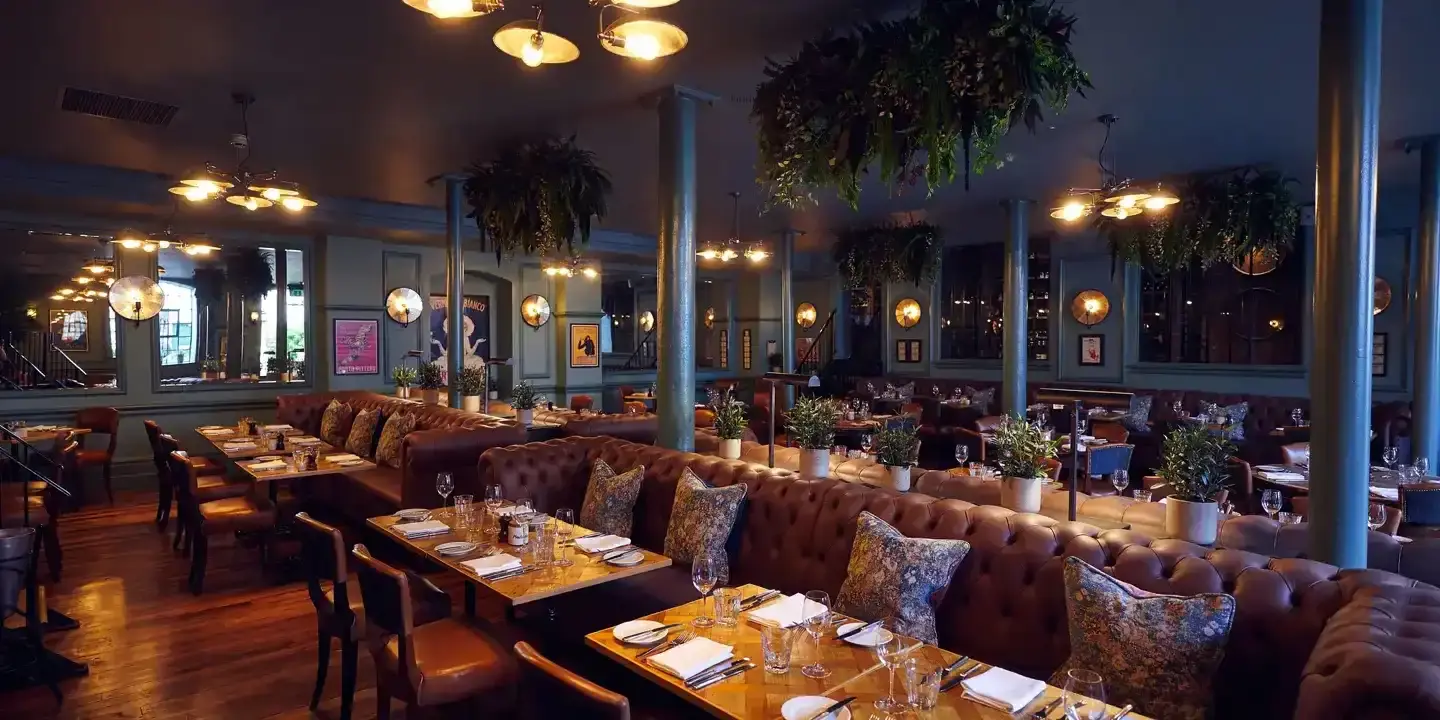 HDV Henley Bistro with tables and ceiling plants (1)