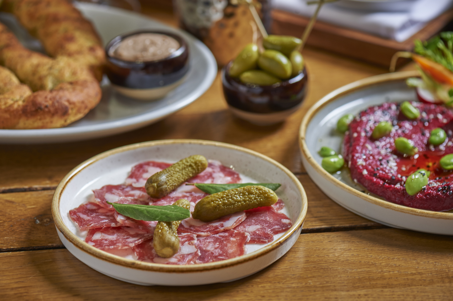 HDV Bar & Room Service with glasses or red and white wine with some starters (8)