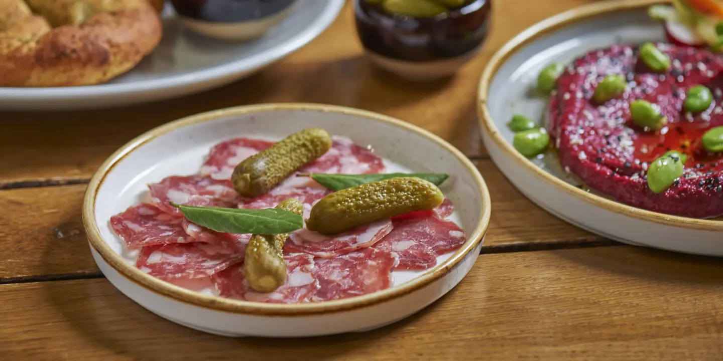 HDV Bar & Room Service with glasses or red and white wine with some starters (8)