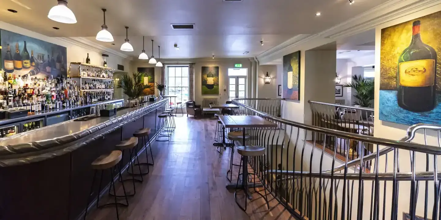 HDV Harrogate Bar with bar stools and wine bottle painting (1)