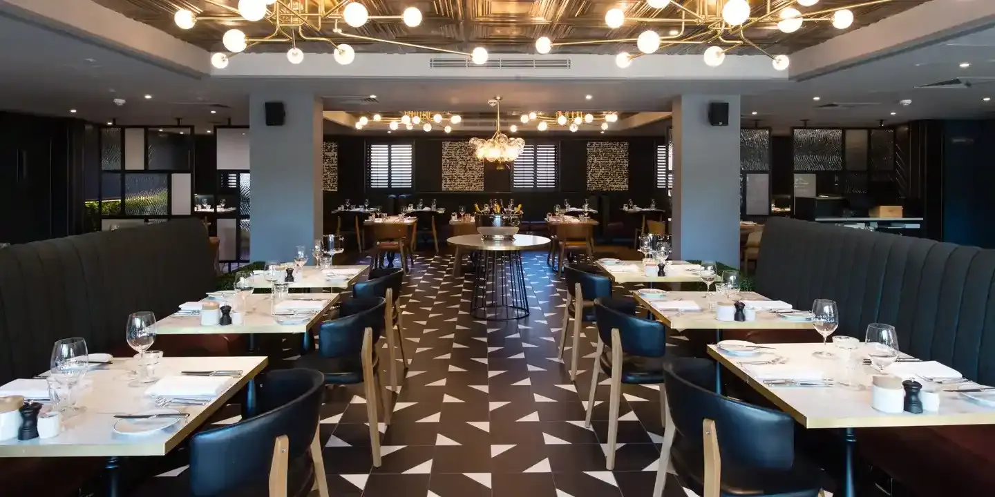 HDV Stratford Bistro with black and white patterned floor (4)