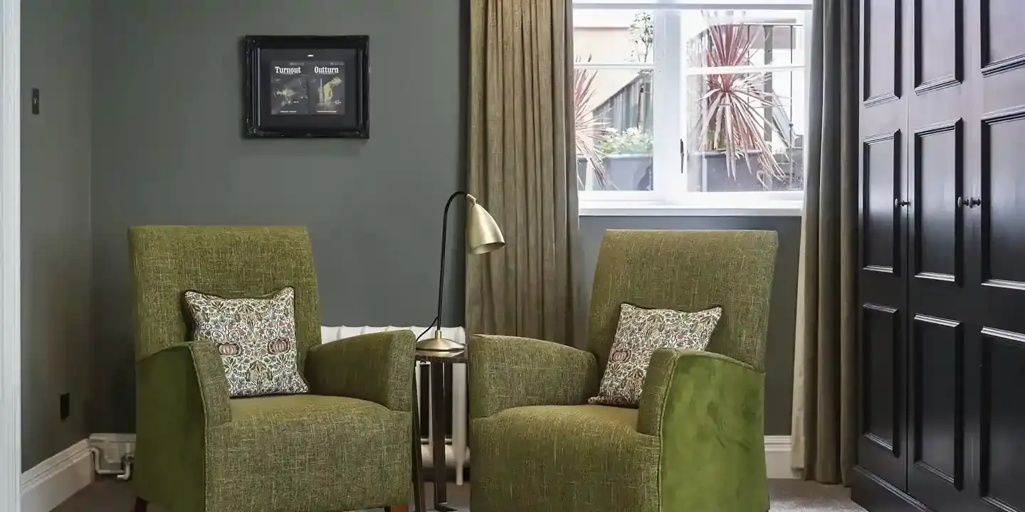 Suite 3 with two green armchairs