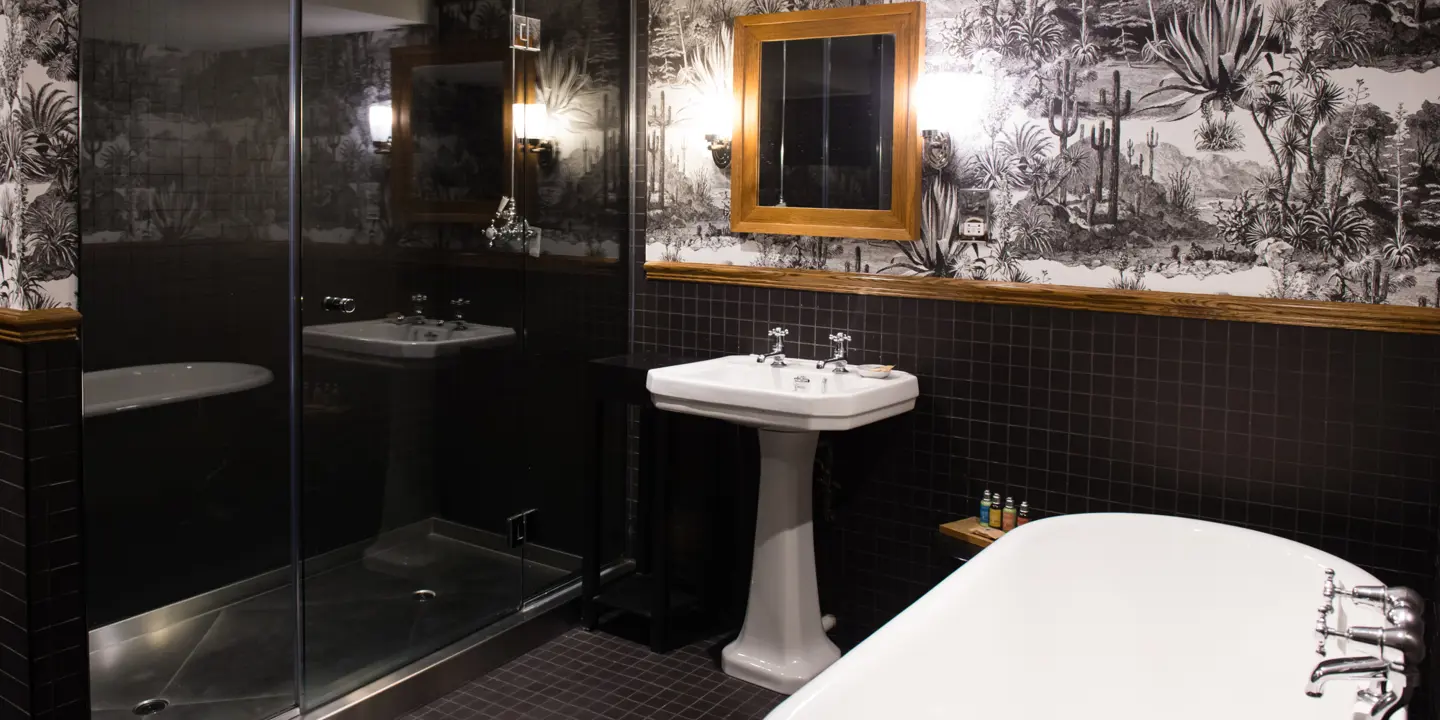 A bathroom featuring a sink, bathtub, and mirror.